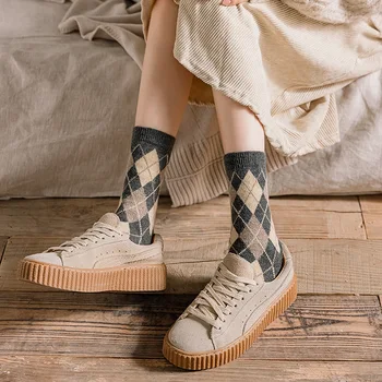 Есенни и зимни чорапи със средна дължина, с тръбите, вълнени чорапи с диаманти, дебели чорапи в японски стил, ретро, модерни кафяви дамски чорапи